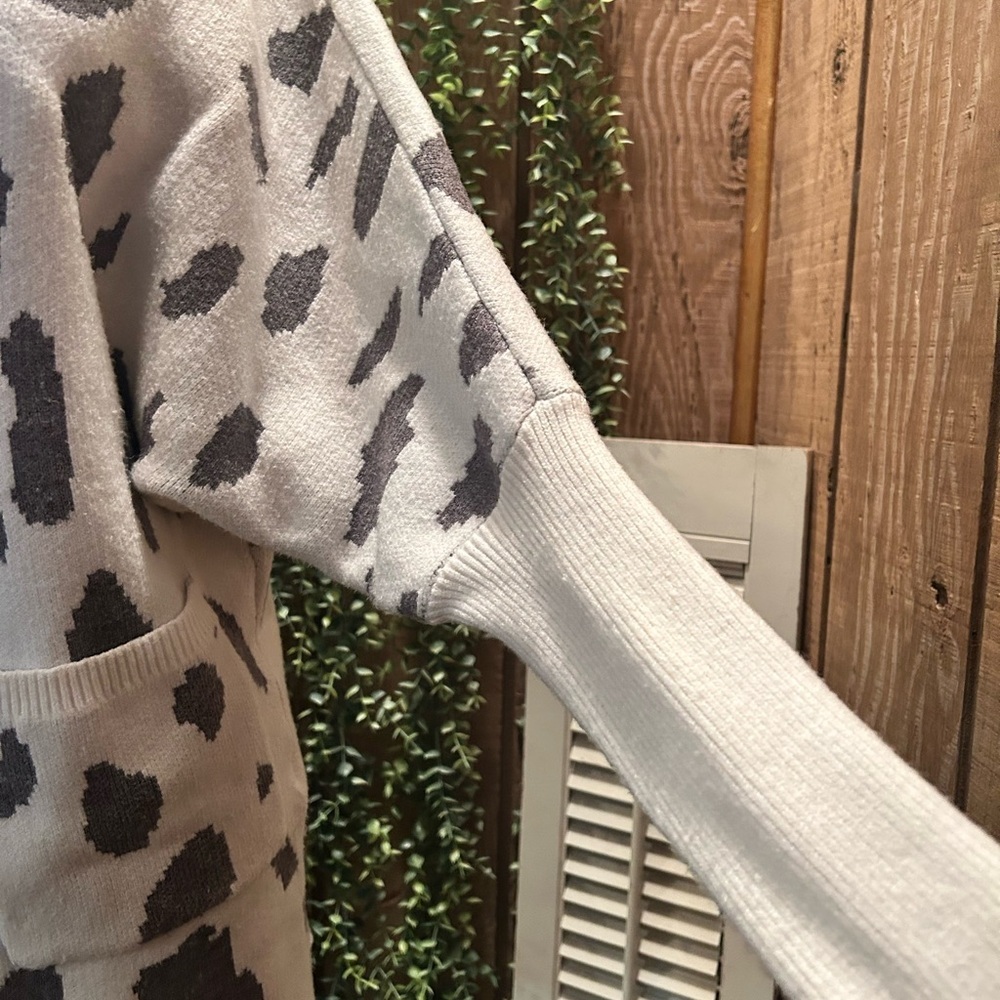 Leopard Print Open Front Cardigan Sweater - Picture 2 of 3